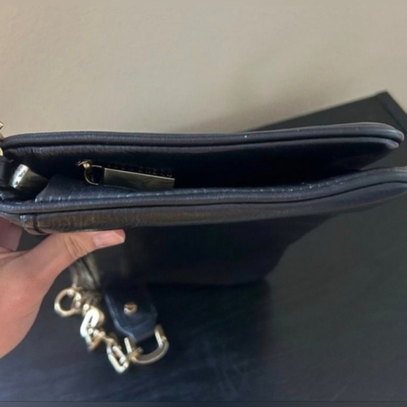 EUC Tory Burch Black Shoulder Bag/Clutch w/Tory Logo - Picture 3 of 4